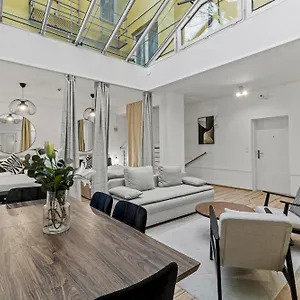 Paid Parking I Calm Location I 10 Minutes To S-bahn Apartment Wien